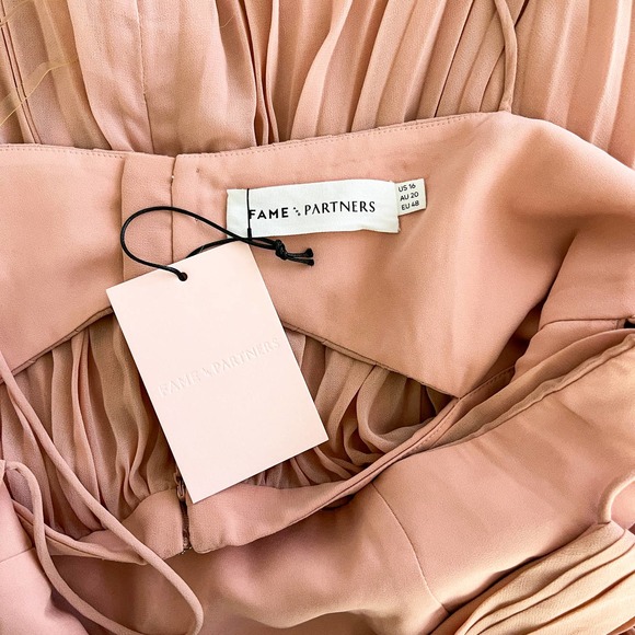 NWT Fame and Partners (16) Pleated Mini Pink Dress Cut-Out Polyester - Picture 8 of 11